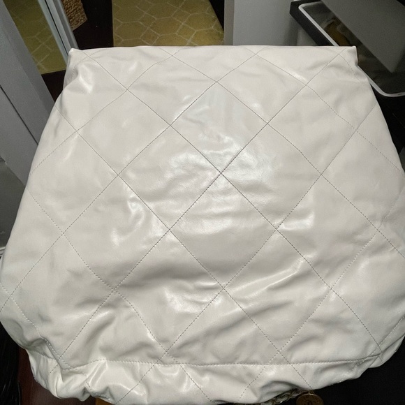white large Chanel 22 bag with wallet, box, cards, dustbag, &. cleancloth - Picture 11 of 16